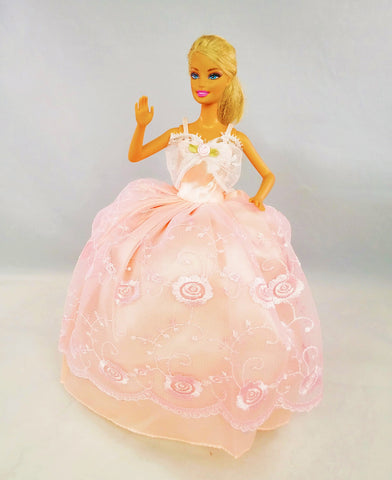 princess peach barbie dress Since so many seemed to enjoy my last doll post I thought I'd keep sharing customs! My auntie and I made this doll & play-set a few months ago, A 17 inch